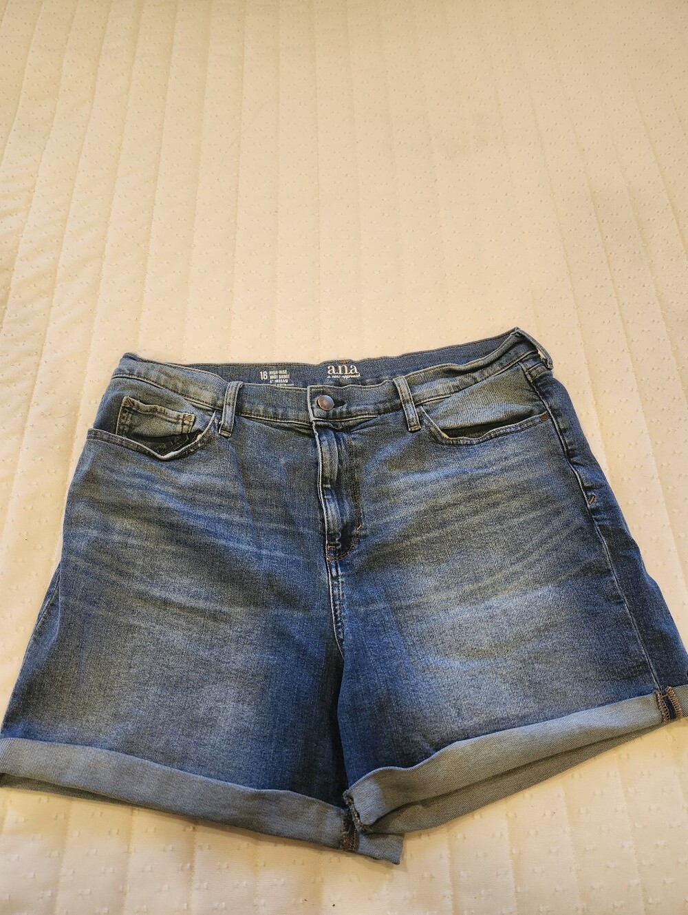 a.n.a Women's Mid-Blue Rolled Hem Denim Shorts Sz18